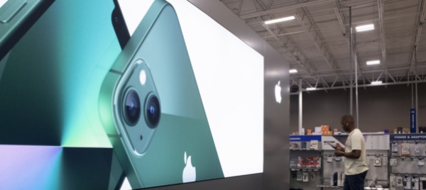 sale-l-attesa-per-l-iphone-14-anche-tra-gli-hacker