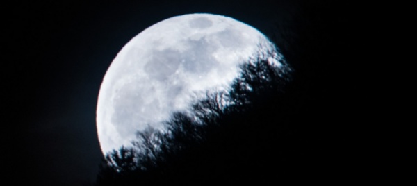 al-telescopio-per-ammirare-luna-giove-e-saturno