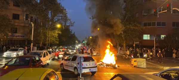 si-infiamma-l-iran-5-morti-nelle-proteste-per-mahsa