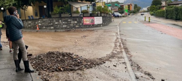 agno-strada-regina-attualmente-chiusa-evacuata-una-palazzina