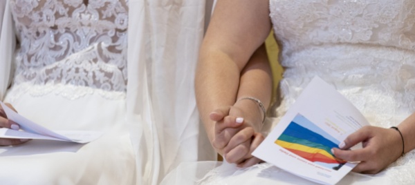 i-vescovi-fiamminghi-pubblicano-la-benedizione-per-le-coppie-gay