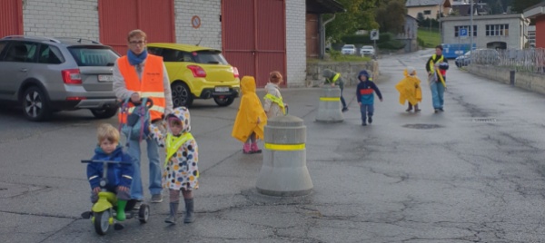 cadono-le-foglie-a-novaggio-e-airolo-cresce-il-pedibus