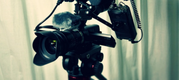 si-candida-al-congresso-lo-spot-elettorale-e-un-video-hard