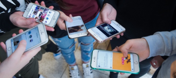con-il-2024-stesso-caricabatterie-per-tutti-i-telefonini