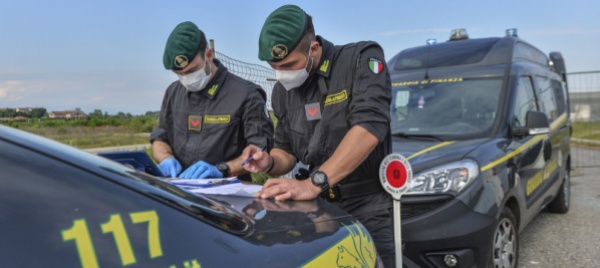 dal-frigo-della-nave-spuntano-110-kg-di-cocaina