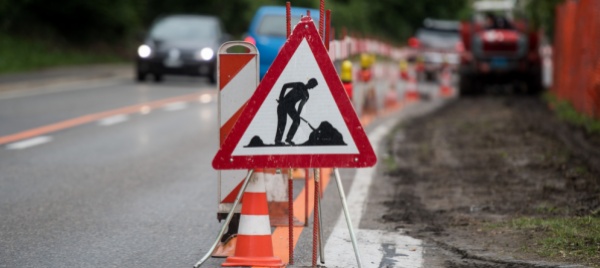 sta-lavorando-su-un-cantiere-la-strada-cede-e-lo-seppellisce