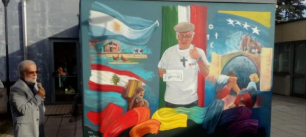 valmorea-centinaia-di-persone-al-tributo-per-don-renzo-scapolo