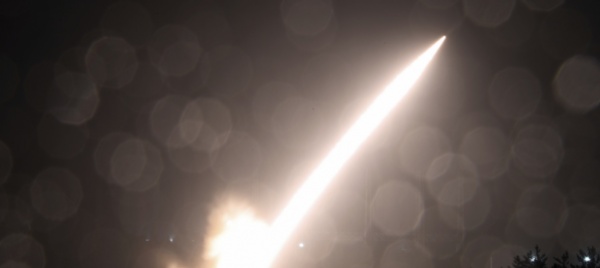 gli-usa-rispondono-a-kim-ma-il-missile-si-schianta-al-suolo