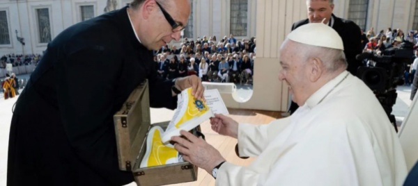 papa-francesco-calzera-delle-nike-blazer-mid
