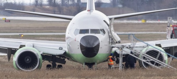 terrore-all-atterraggio-aereo-fuori-pista-salvi-i-passeggeri