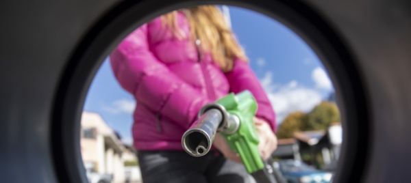 benzina-lo-sconto-in-italia-cala-ma-il-prezzo-resta-migliore