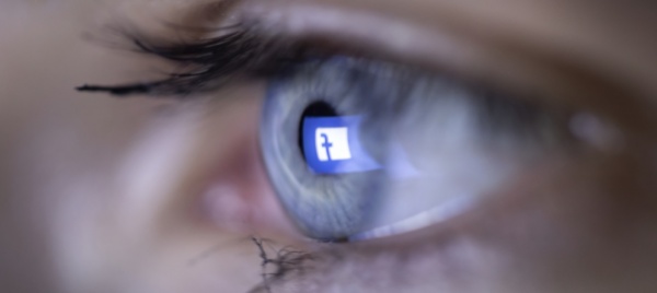 facebook-via-dai-profili-preferenze-religiose-e-politiche