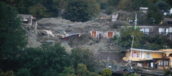 ondata-di-fango-a-ischia-alla-ricerca-disperata-dei-dispersi