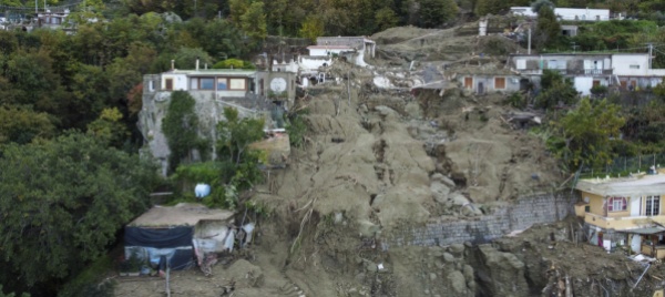 sette-morti-a-ischia-tra-loro-un-bimbo-di-22-giorni