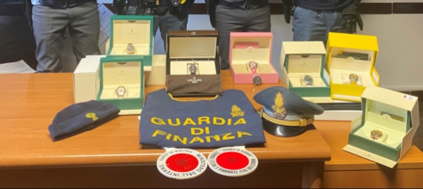 sequestrati-a-ronago-otto-orologi-per-un-valore-di-350mila-euro