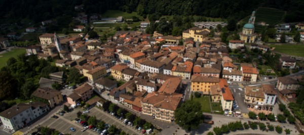 albero-e-pranzo-riva-san-vitale-si-avvicina-al-natale