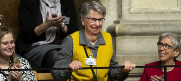 90-anni-i-bastoni-da-trekking-e-un-figlio-consigliere-federale