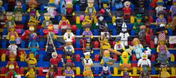 sotto-l-albero-mattoncini-lego-e-console-di-gioco
