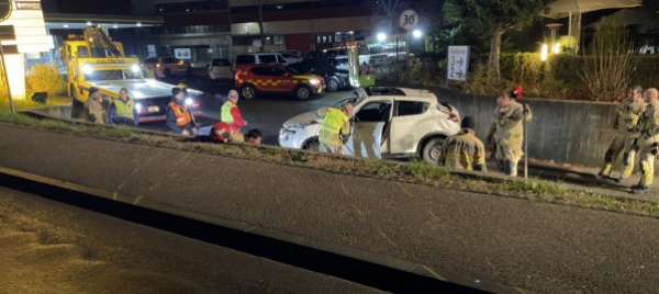 manno-con-l-auto-nella-scarpata-due-ferite