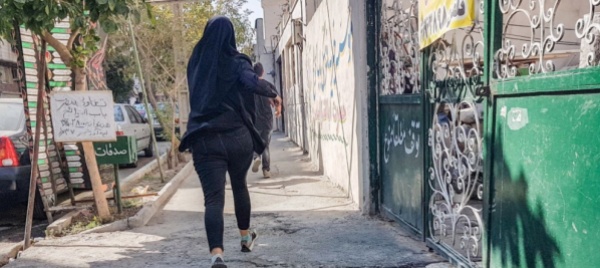l-iran-non-cede-sul-velo-e-minaccia-di-bloccare-i-conti