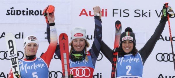 carattere-lara-alla-festa-shiffrin